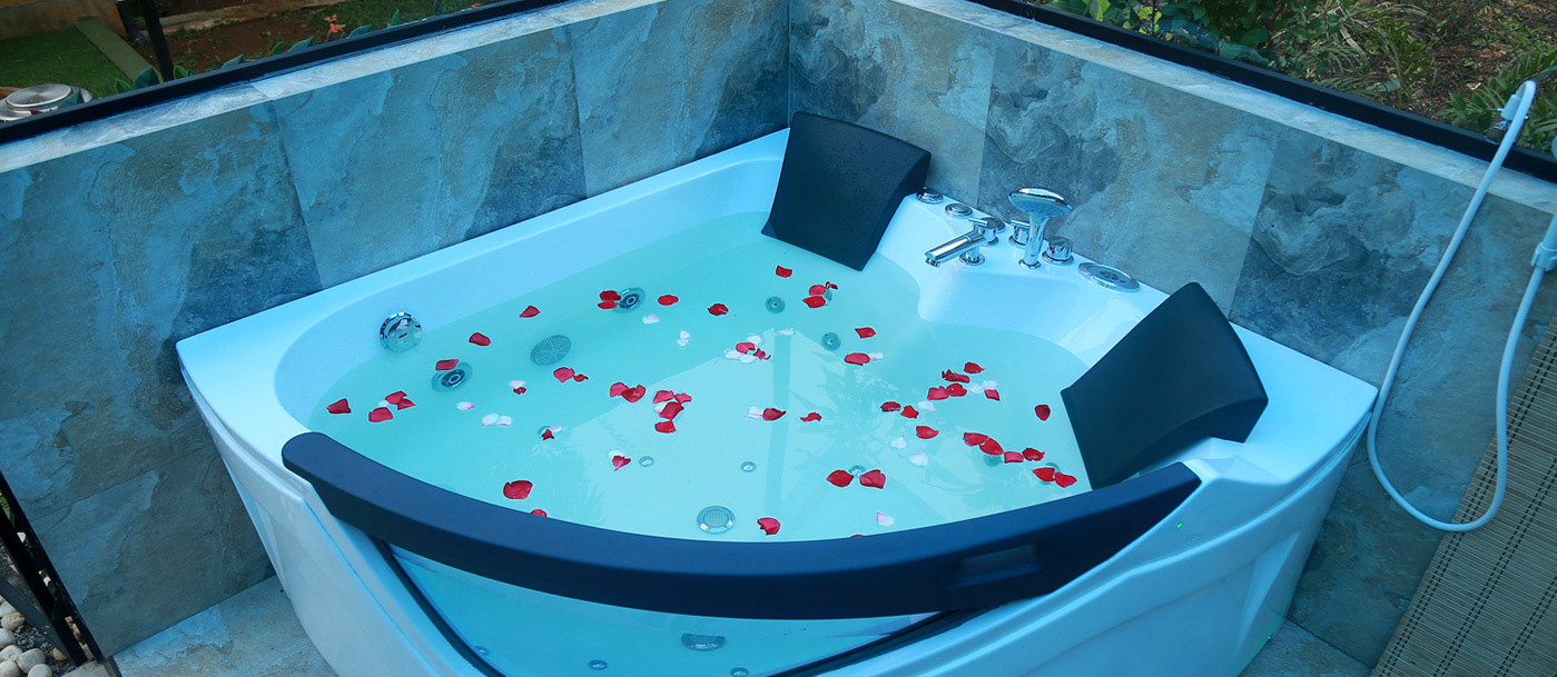 Holiday Bungalow in Kandy - Bath Tubs